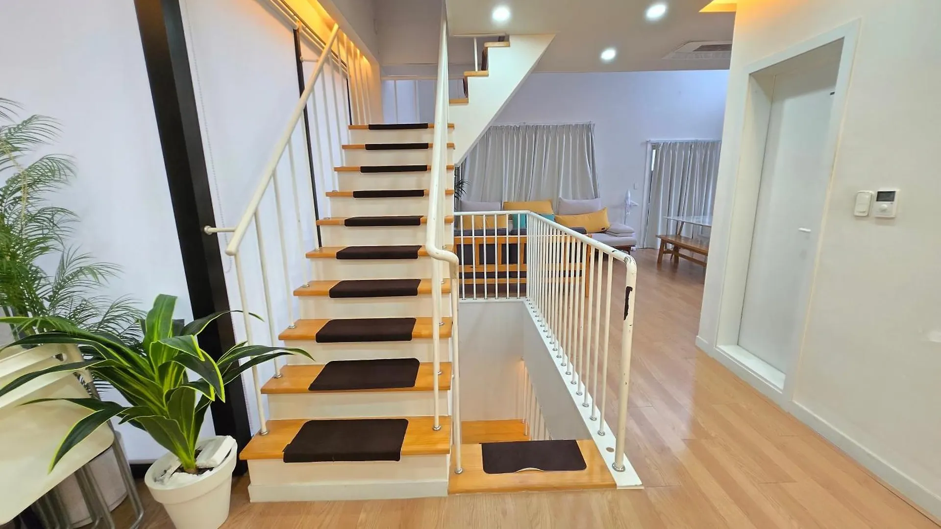 Rare House Hotel Incheon Wisma tamu