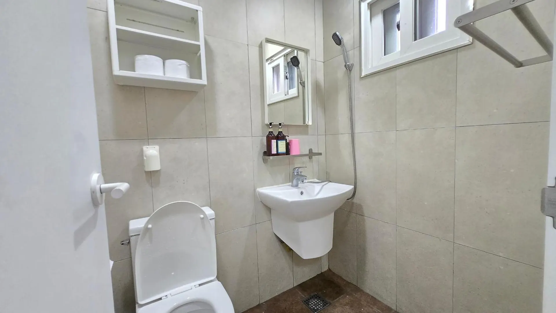 Rare House Hotel Incheon Wisma tamu