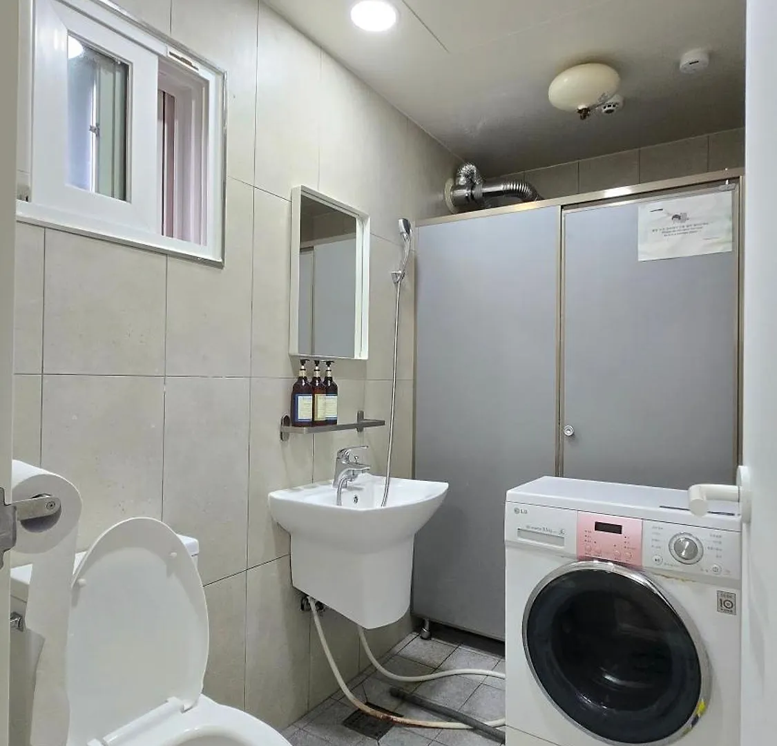 Wisma tamu Rare House Hotel Incheon